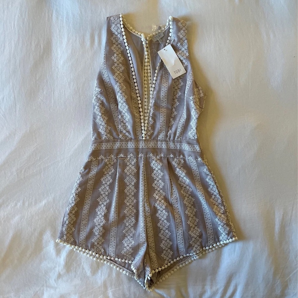 Toni Embroidered romper Size Small